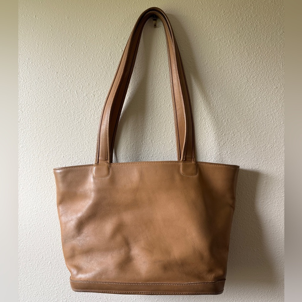 Coach bucket bag tan. Clean with over the shoulder straps